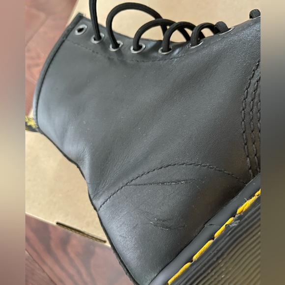 Dr Martens 1460 size 7 ladies leather - Picture 6 of 8